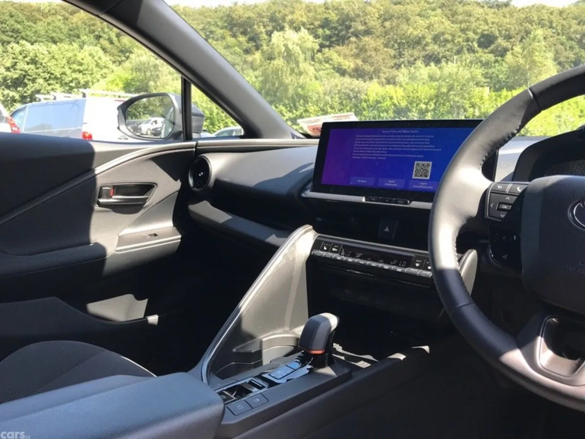 Toyota C-HR SUV, Petrol Hybrid, 2024, Silver