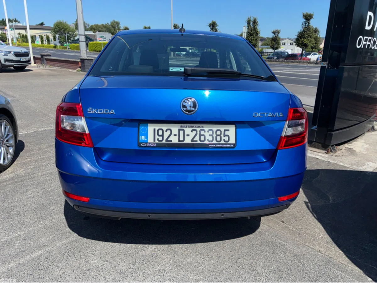 Skoda Octavia Hatchback, Petrol, 2019, Blue