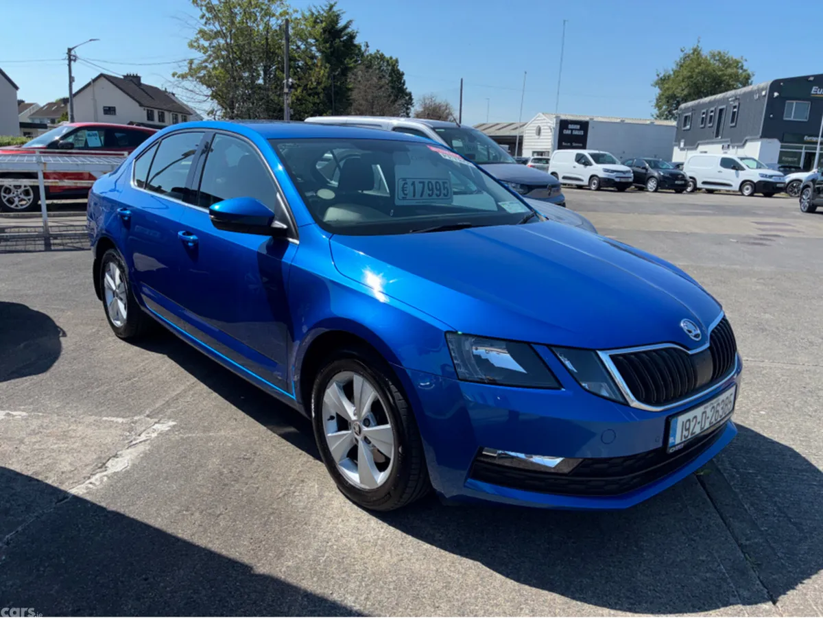 Skoda Octavia Hatchback, Petrol, 2019, Blue