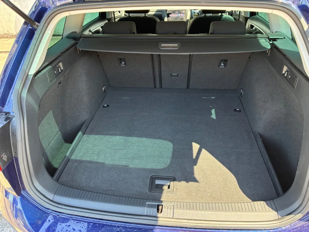Volkswagen Golf Estate, Petrol, 2019, Blue