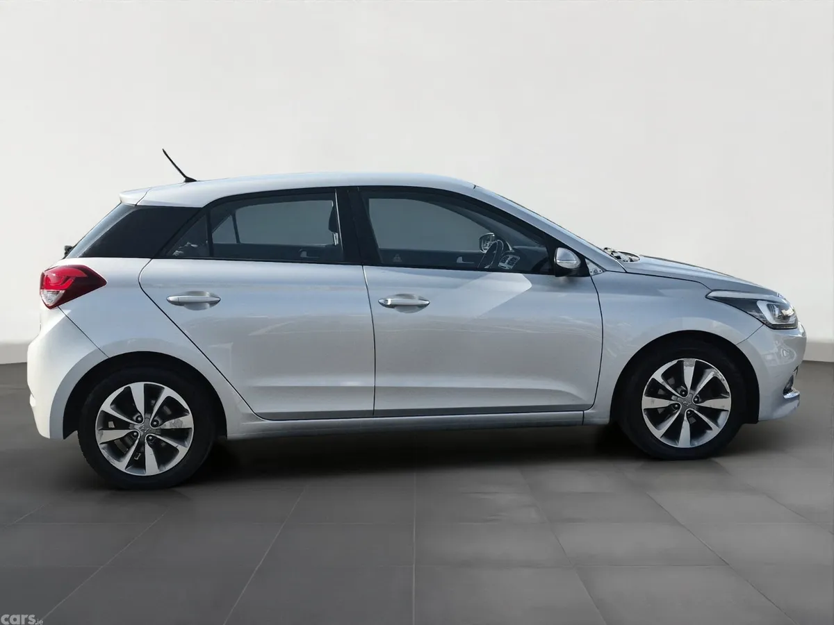 Hyundai i20 Hatchback, Petrol, 2017, Grey