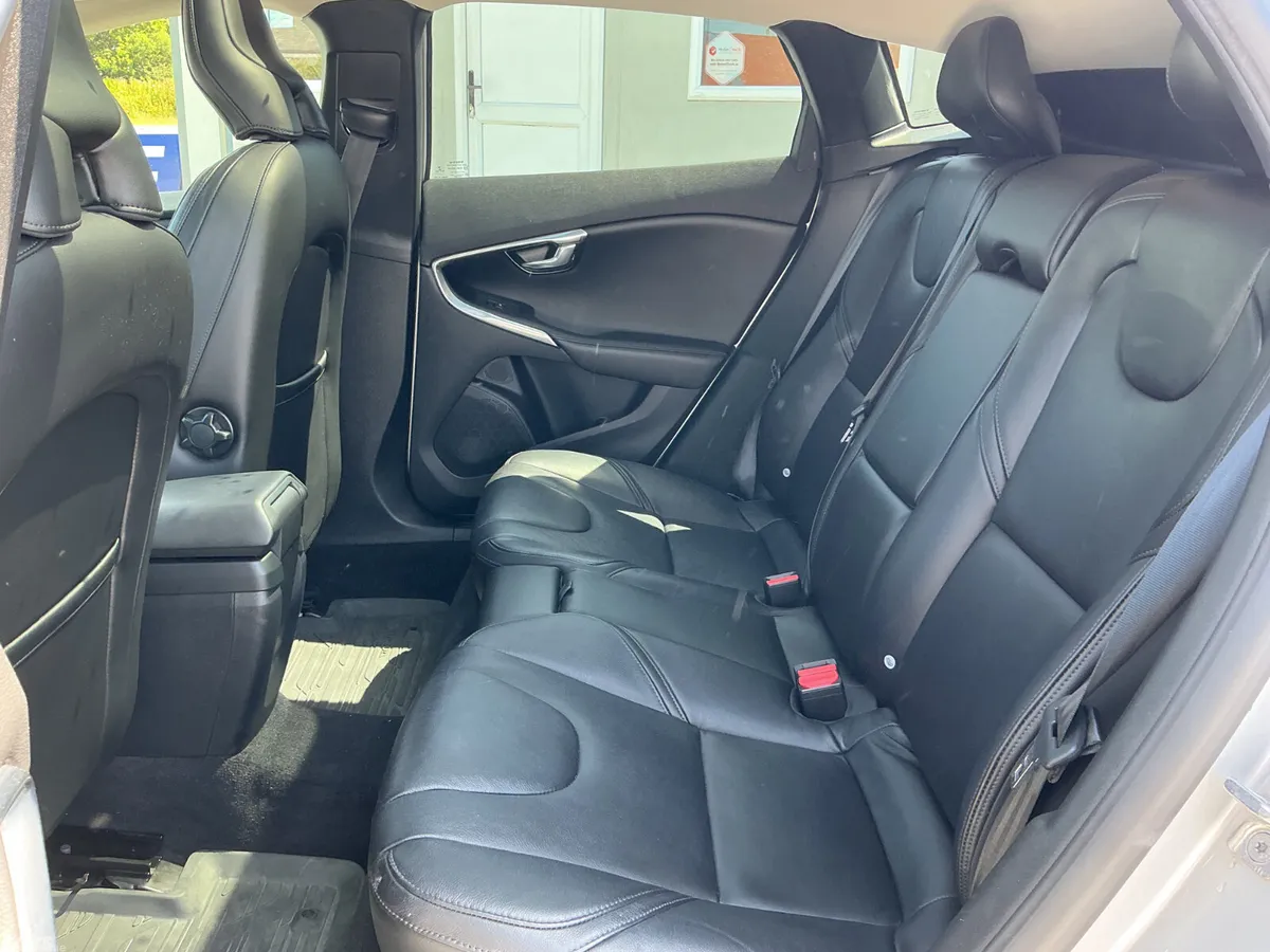 Volvo V40 Hatchback, Diesel, 2017, Grey