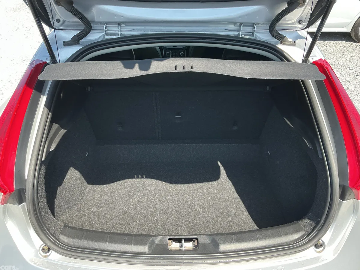 Volvo V40 Hatchback, Diesel, 2017, Grey