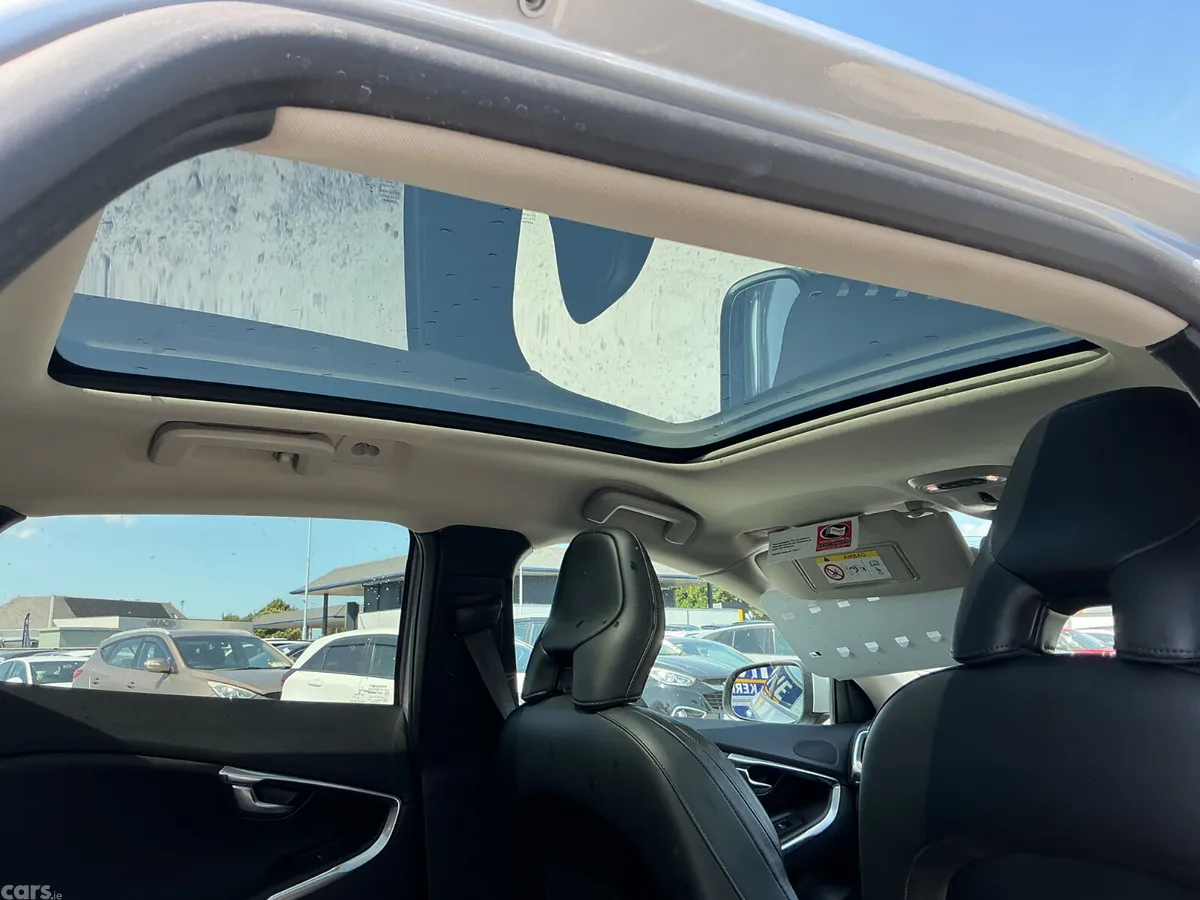 Volvo V40 Hatchback, Diesel, 2017, Grey