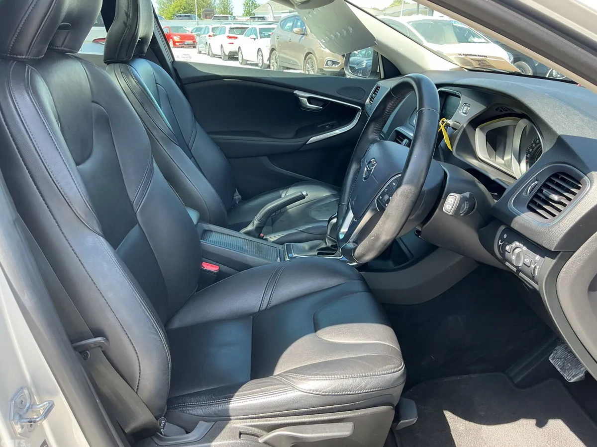 Volvo V40 Hatchback, Diesel, 2017, Grey
