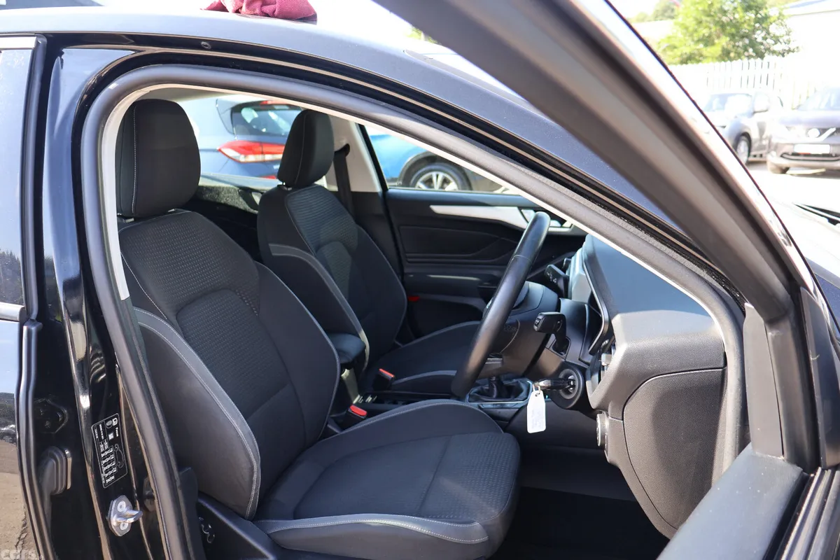 Ford Focus Hatchback, Petrol, 2019, Black