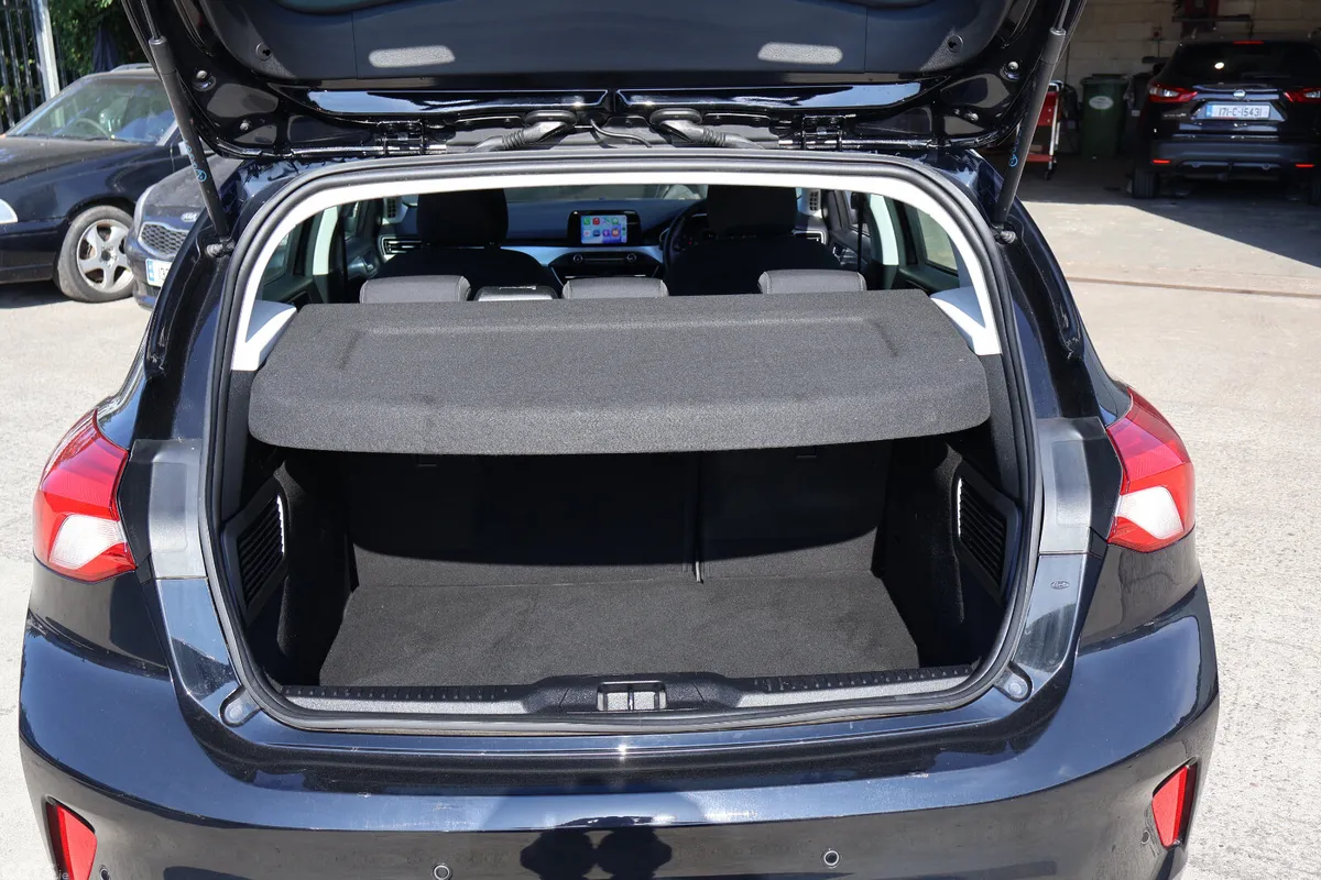 Ford Focus Hatchback, Petrol, 2019, Black