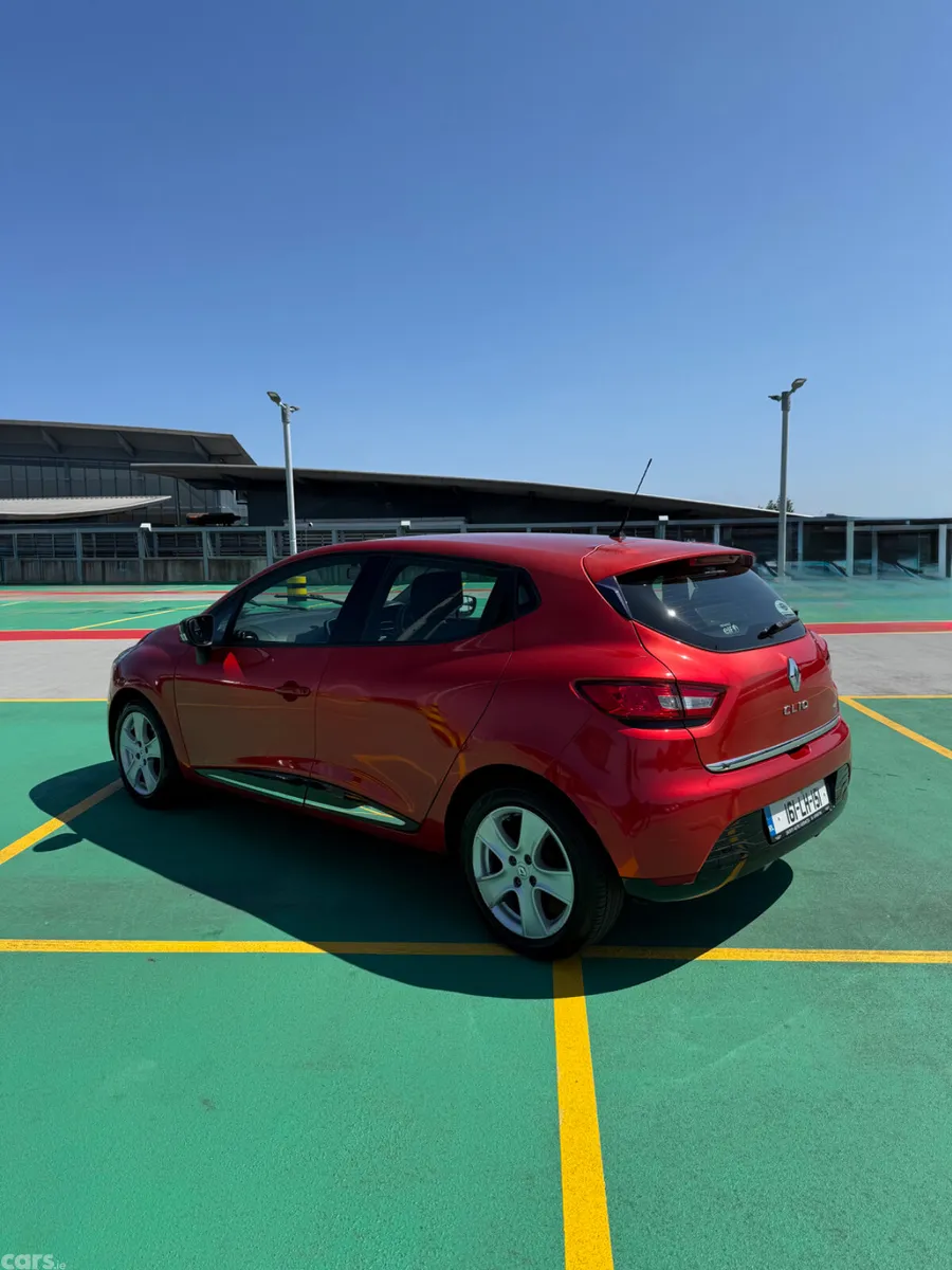 Renault Clio Hatchback, Petrol, 2016, Red