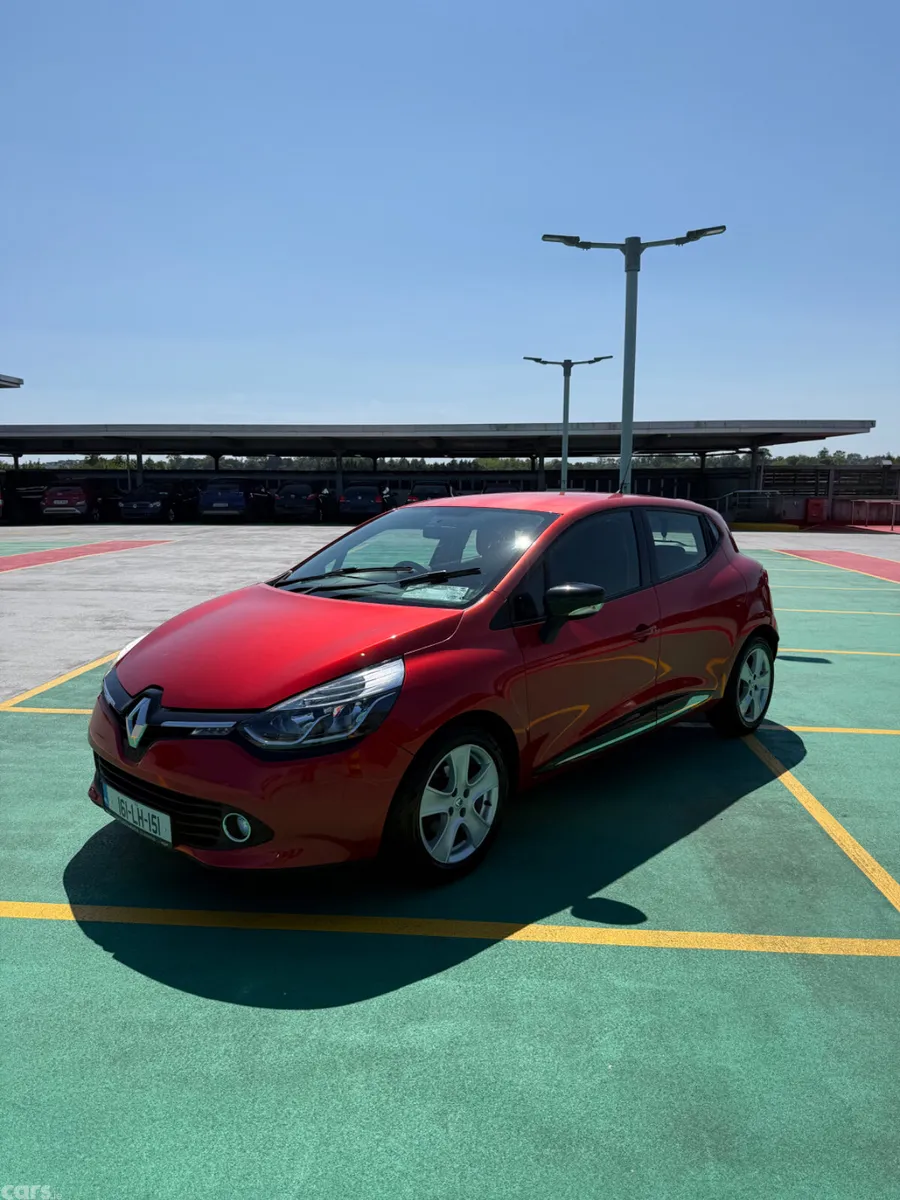 Renault Clio Hatchback, Petrol, 2016, Red