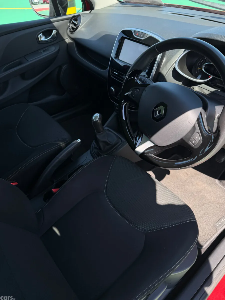 Renault Clio Hatchback, Petrol, 2016, Red