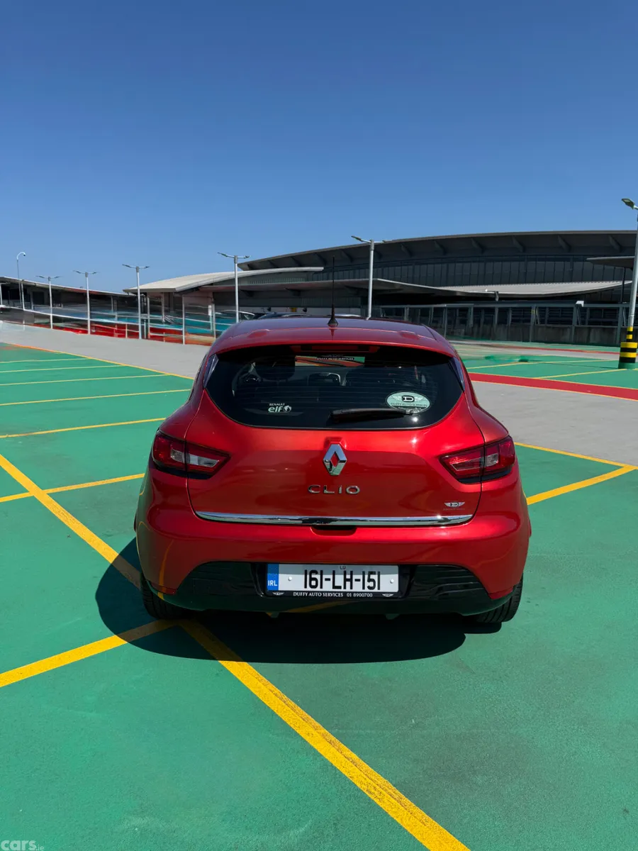 Renault Clio Hatchback, Petrol, 2016, Red
