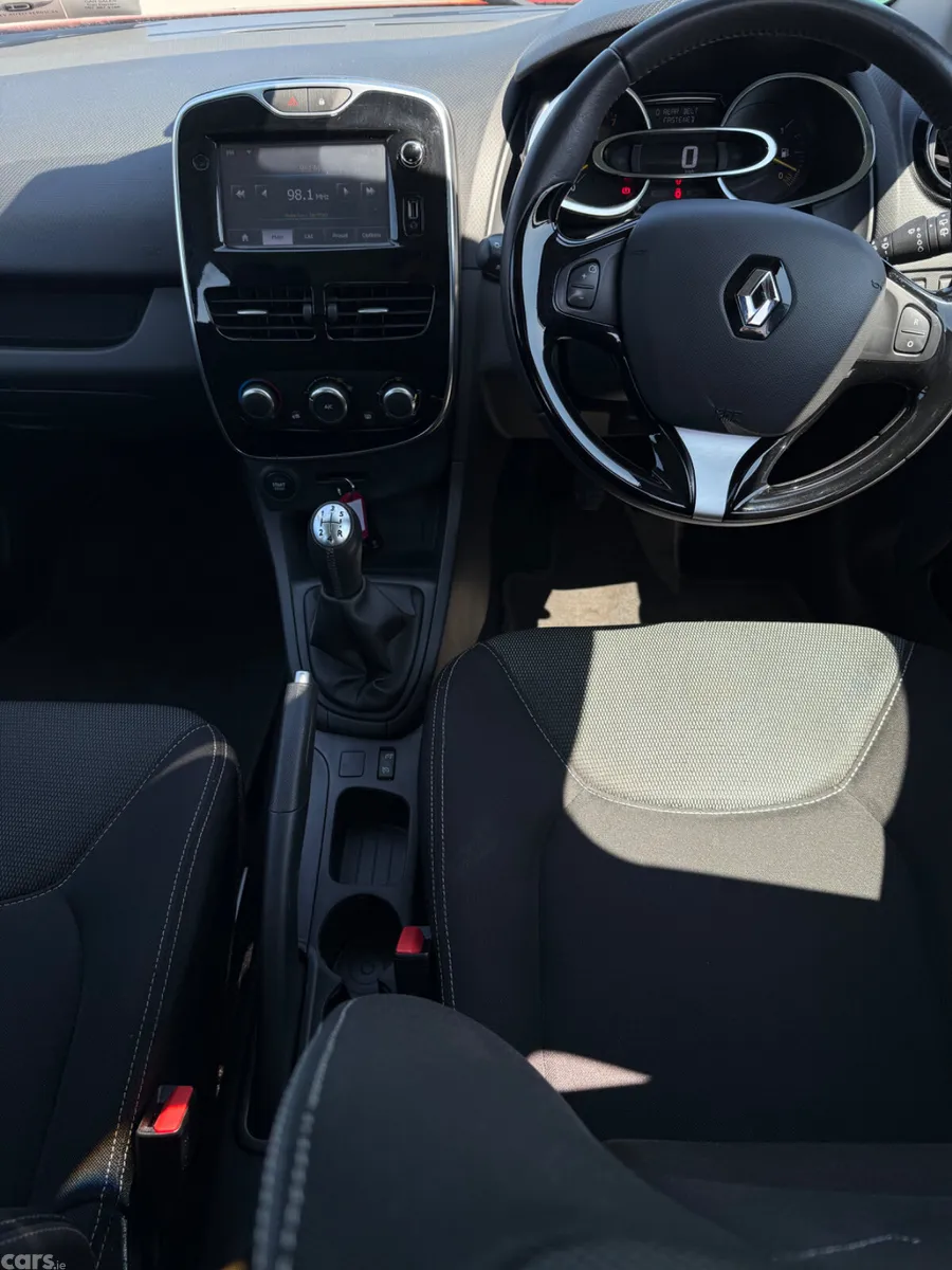 Renault Clio Hatchback, Petrol, 2016, Red