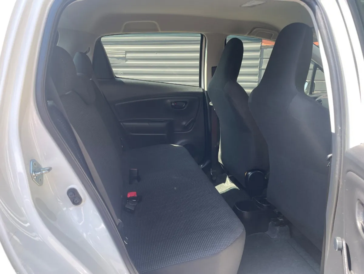 Toyota Yaris Hatchback, Petrol, 2018, White