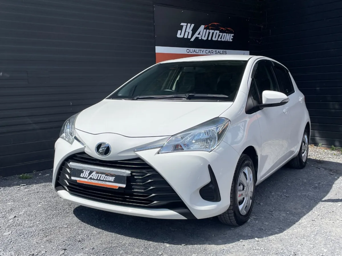 Toyota Yaris Hatchback, Petrol, 2018, White