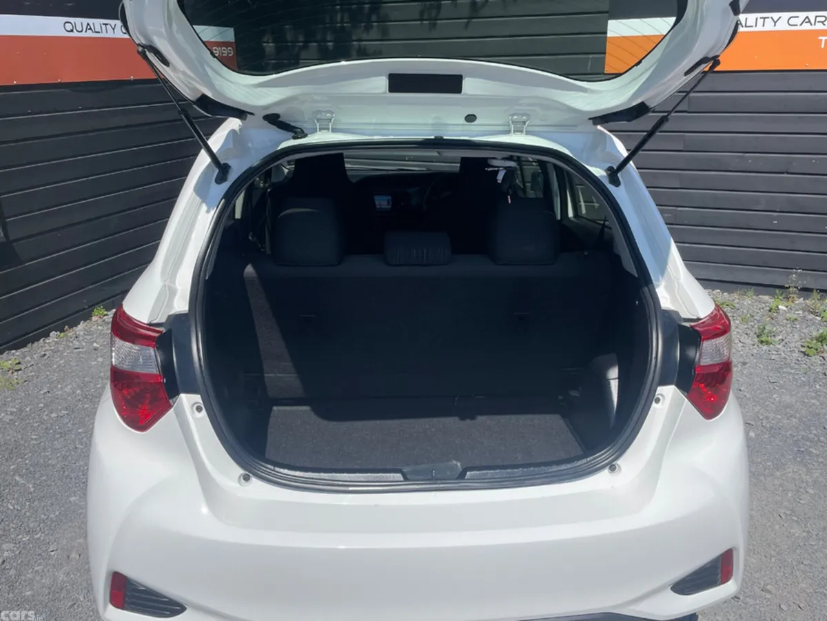 Toyota Yaris Hatchback, Petrol, 2018, White