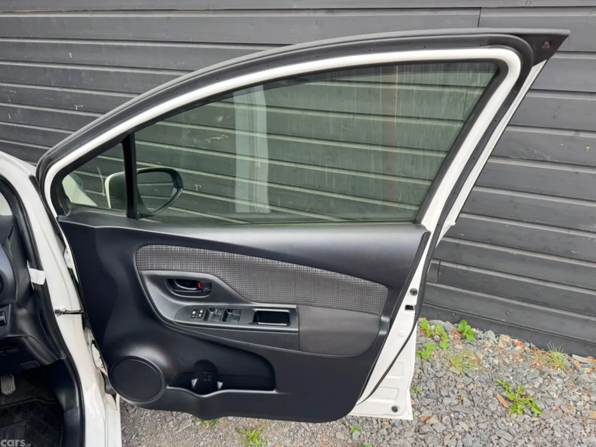 Toyota Yaris Hatchback, Petrol, 2020, White
