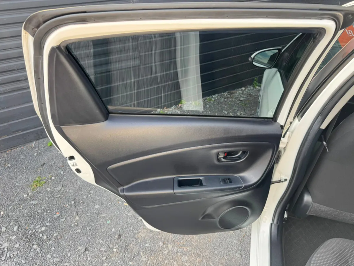Toyota Yaris Hatchback, Petrol, 2020, White
