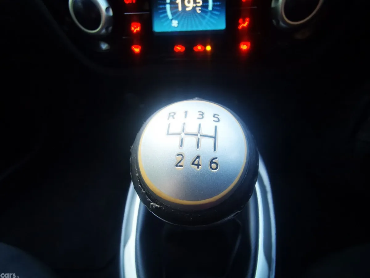 Nissan Juke Hatchback, Diesel, 2014, Silver