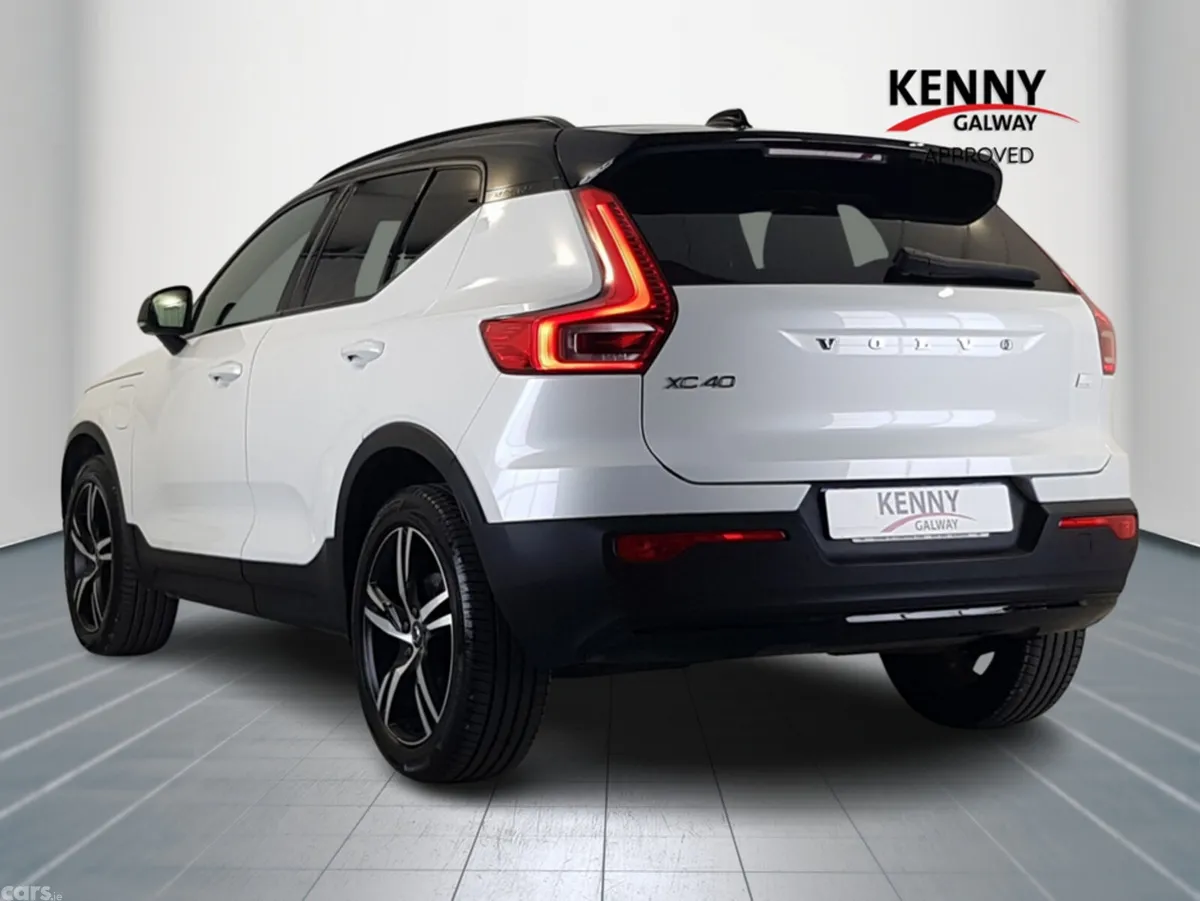 Volvo XC40 Estate, Petrol Plug-in Hybrid, 2021, White