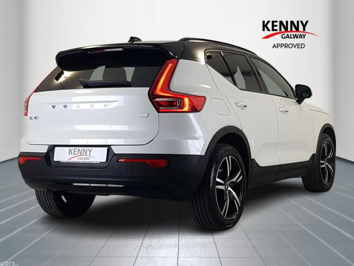 Volvo XC40 Estate, Petrol Plug-in Hybrid, 2021, White