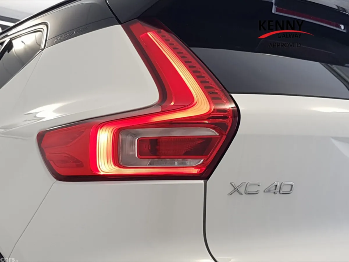Volvo XC40 Estate, Petrol Plug-in Hybrid, 2021, White
