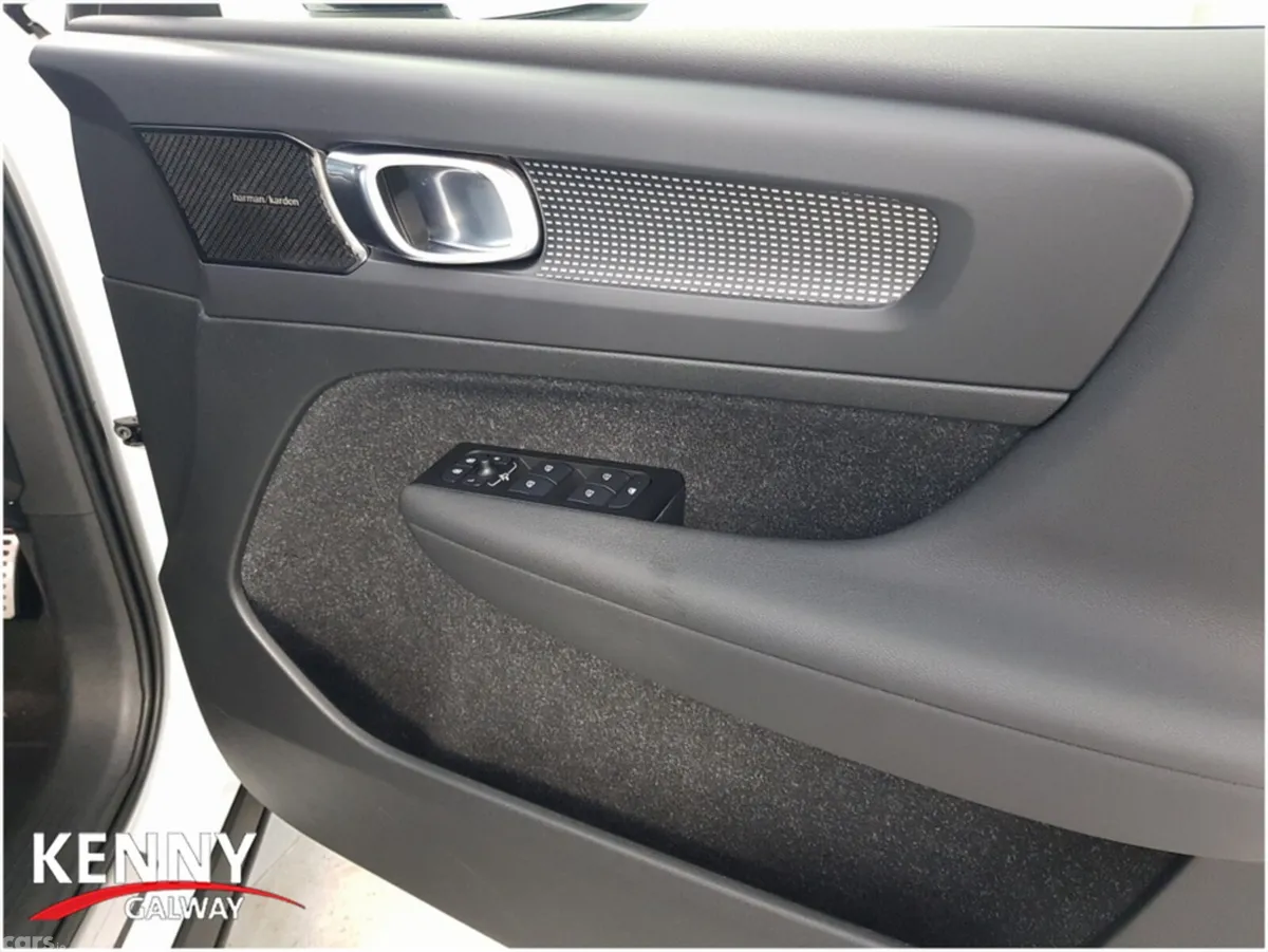 Volvo XC40 Estate, Petrol Plug-in Hybrid, 2021, White