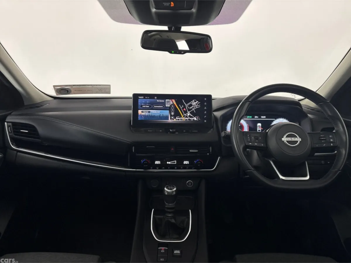 Nissan Qashqai MPV, Petrol, 2023, Red
