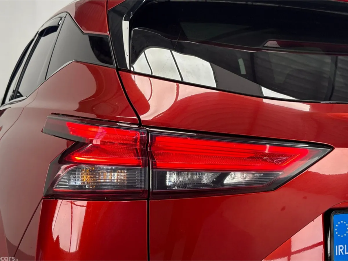 Nissan Qashqai MPV, Petrol, 2023, Red