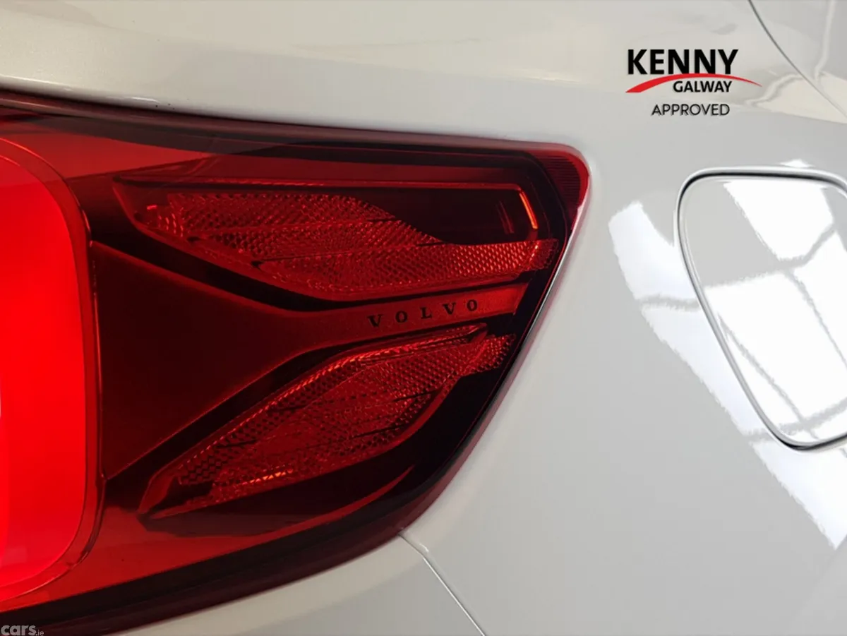 Volvo XC40 Estate, Petrol Plug-in Hybrid, 2021, White