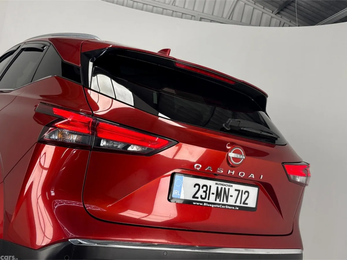 Nissan Qashqai MPV, Petrol, 2023, Red