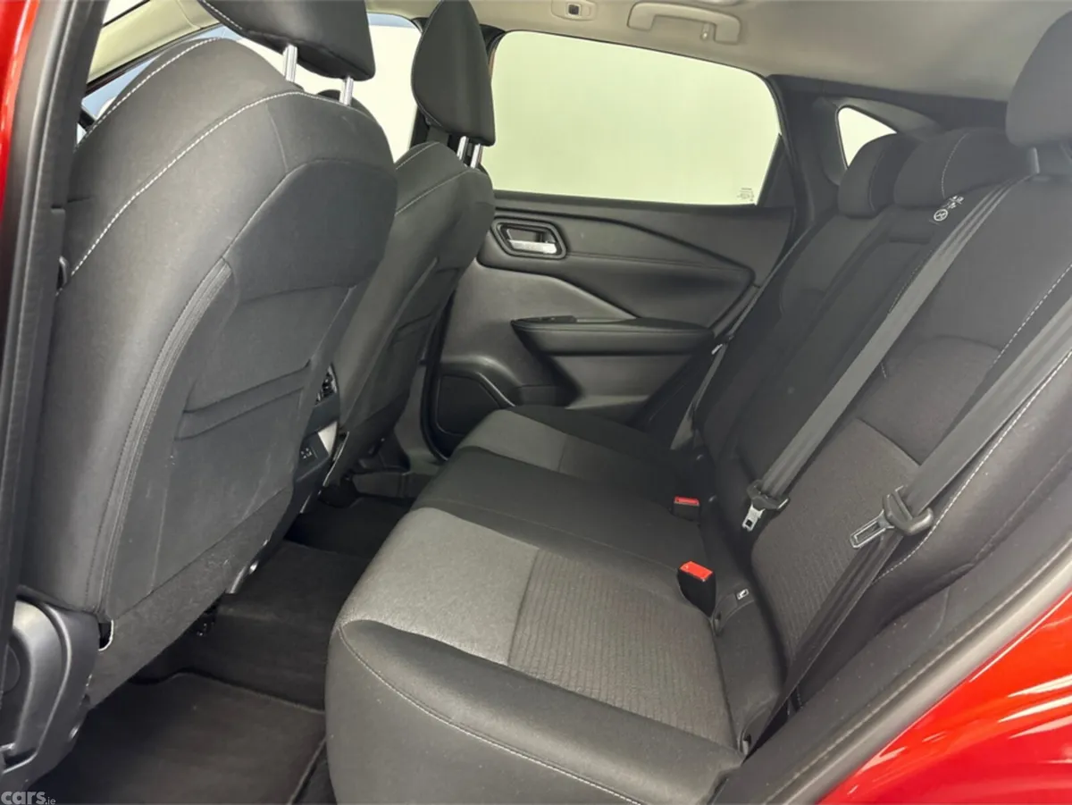 Nissan Qashqai MPV, Petrol, 2023, Red
