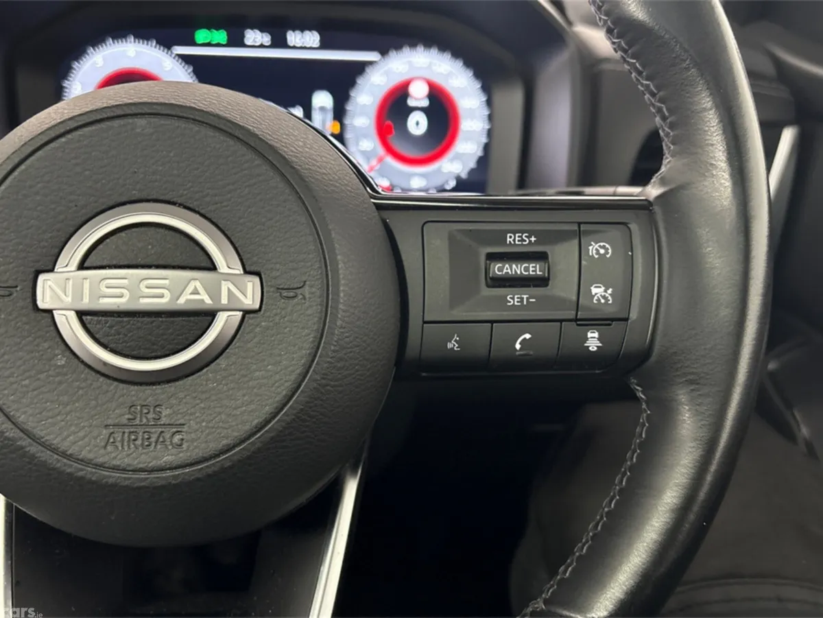 Nissan Qashqai MPV, Petrol, 2023, Red