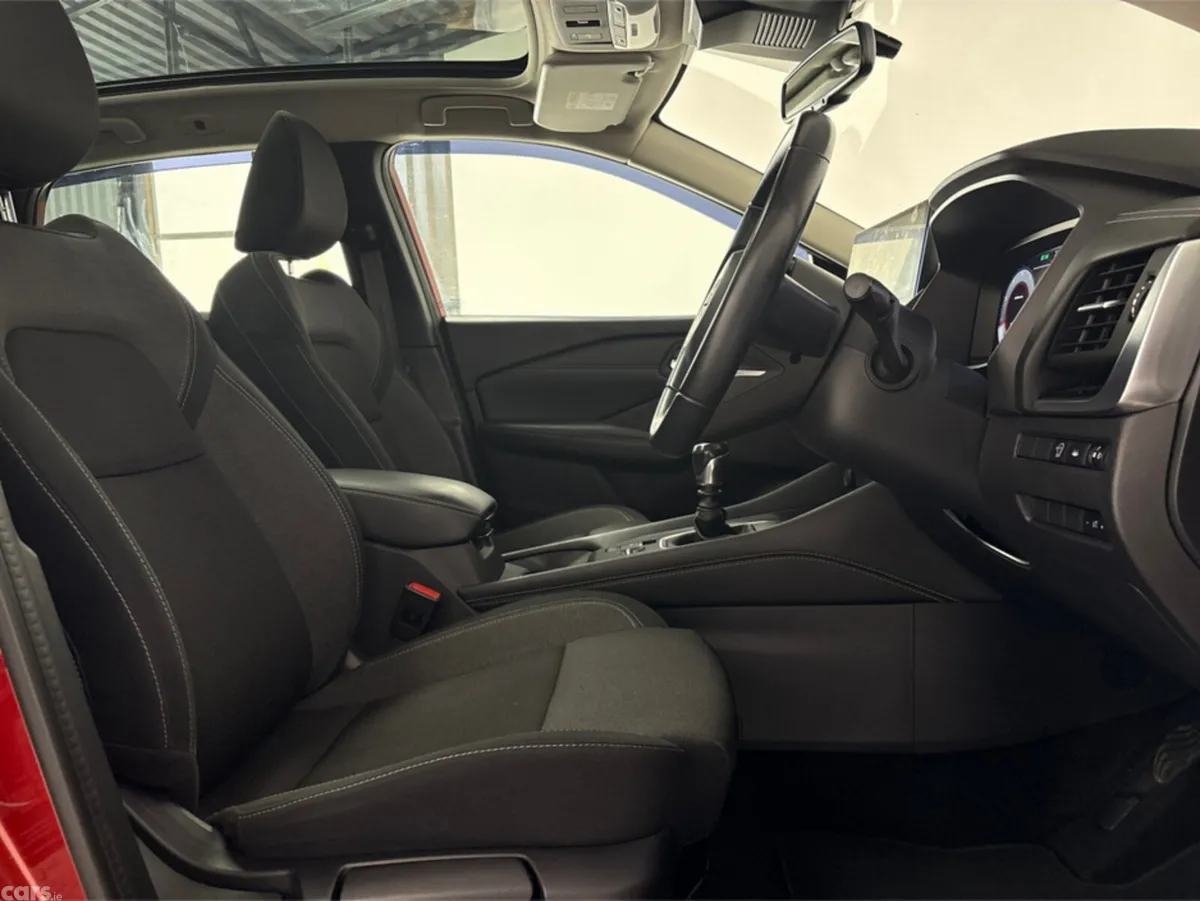 Nissan Qashqai MPV, Petrol, 2023, Red