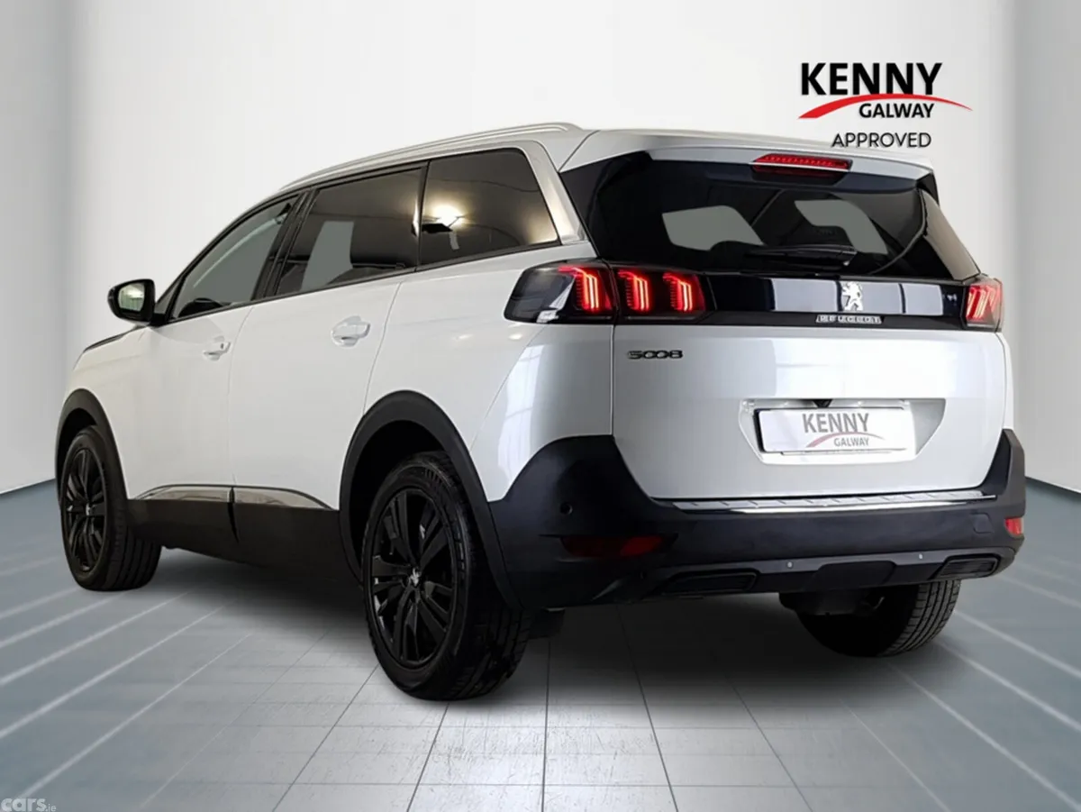 Peugeot 5008 MPV, Diesel, 2022, White