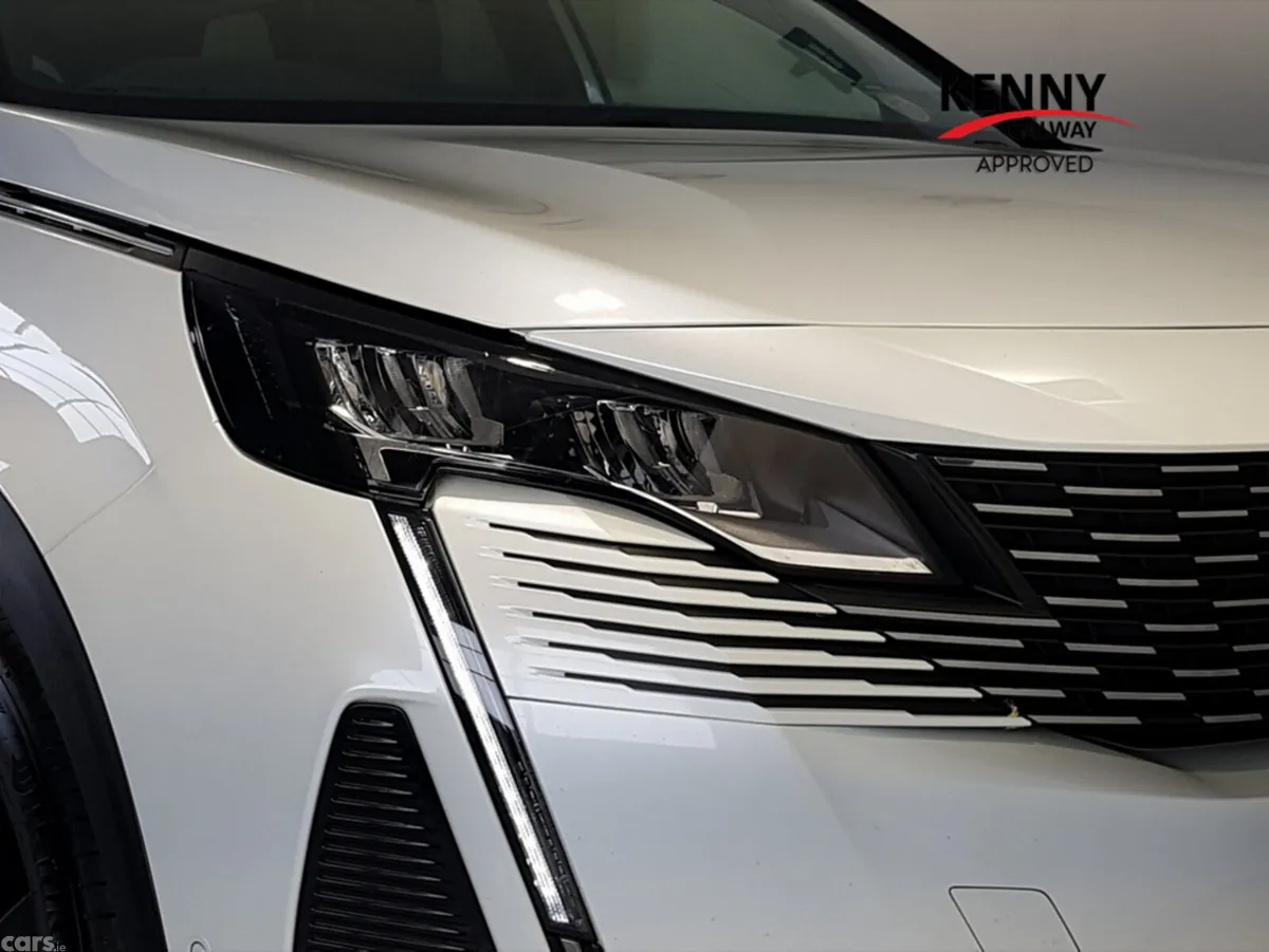 Peugeot 5008 MPV, Diesel, 2022, White