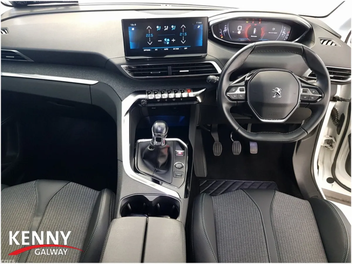 Peugeot 5008 MPV, Diesel, 2022, White