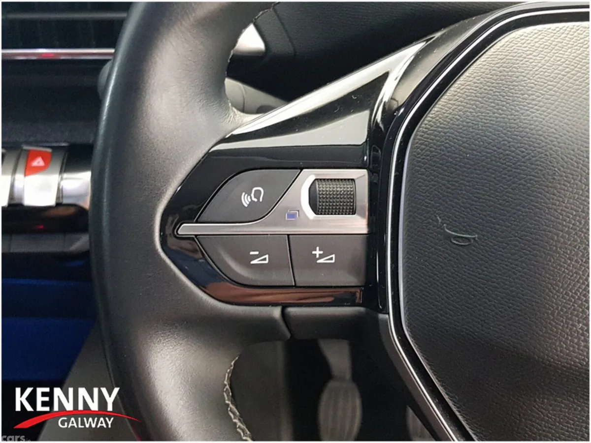 Peugeot 5008 MPV, Diesel, 2022, White