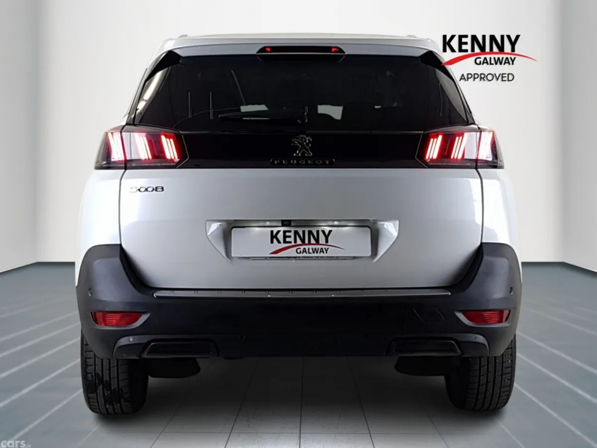 Peugeot 5008 MPV, Diesel, 2022, White