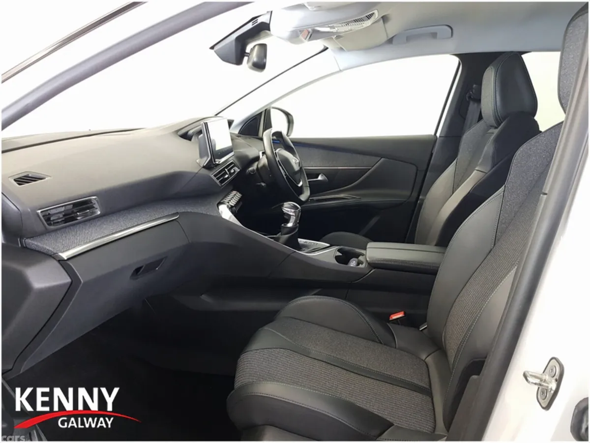 Peugeot 5008 MPV, Diesel, 2022, White