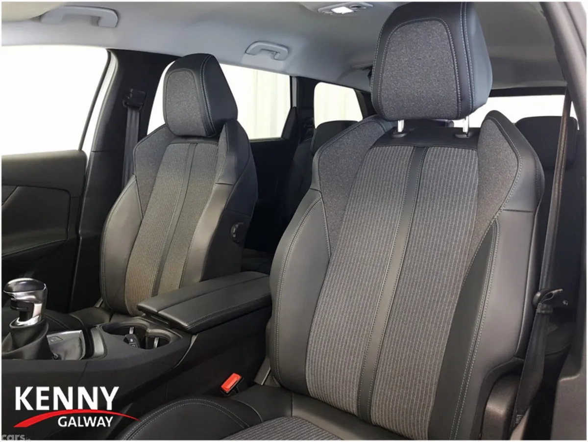Peugeot 5008 MPV, Diesel, 2022, White