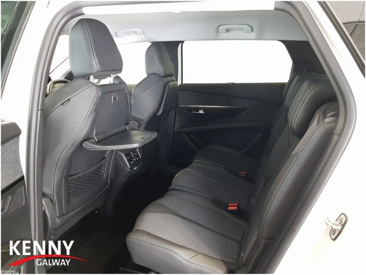 Peugeot 5008 MPV, Diesel, 2022, White