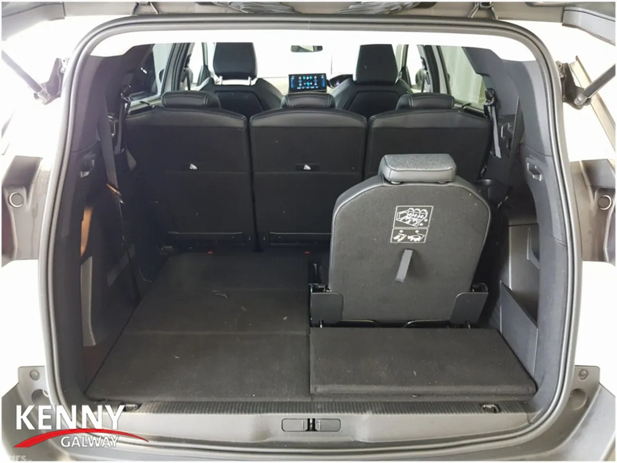 Peugeot 5008 MPV, Diesel, 2022, White