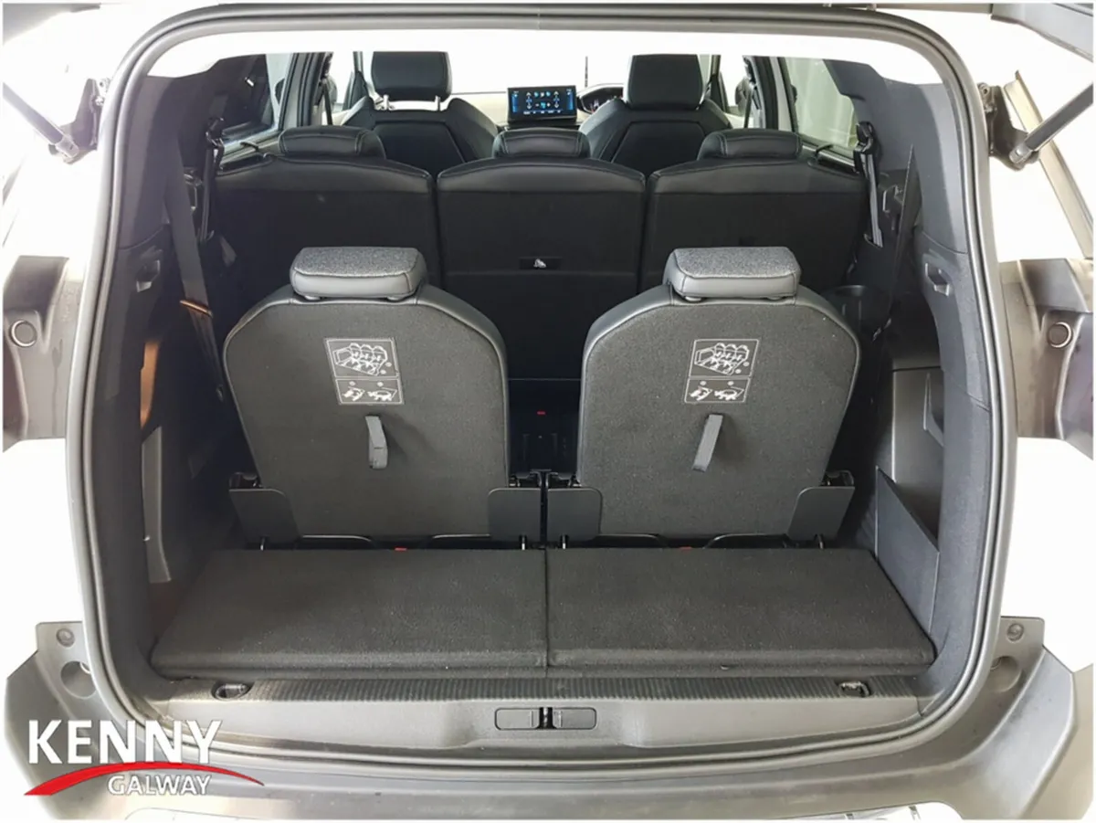 Peugeot 5008 MPV, Diesel, 2022, White