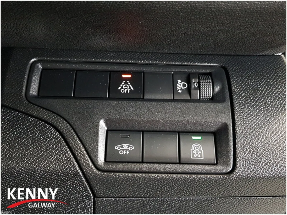 Peugeot 5008 MPV, Diesel, 2022, White