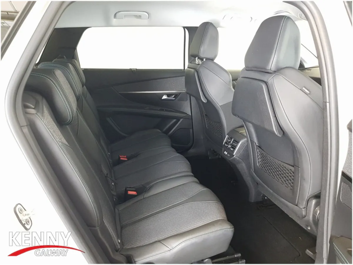 Peugeot 5008 MPV, Diesel, 2022, White