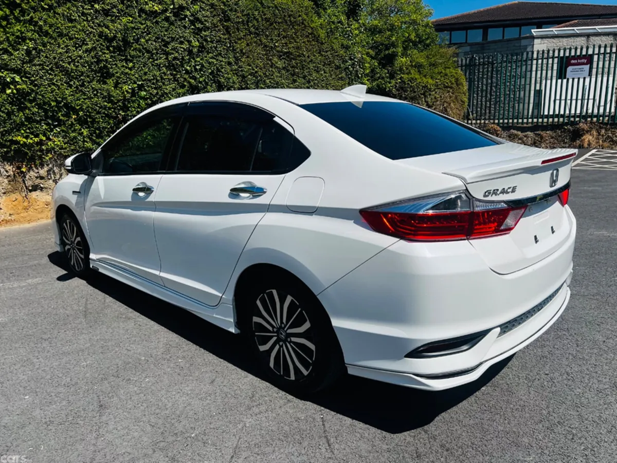 Honda Grace Other, Petrol Hybrid, 2018, White