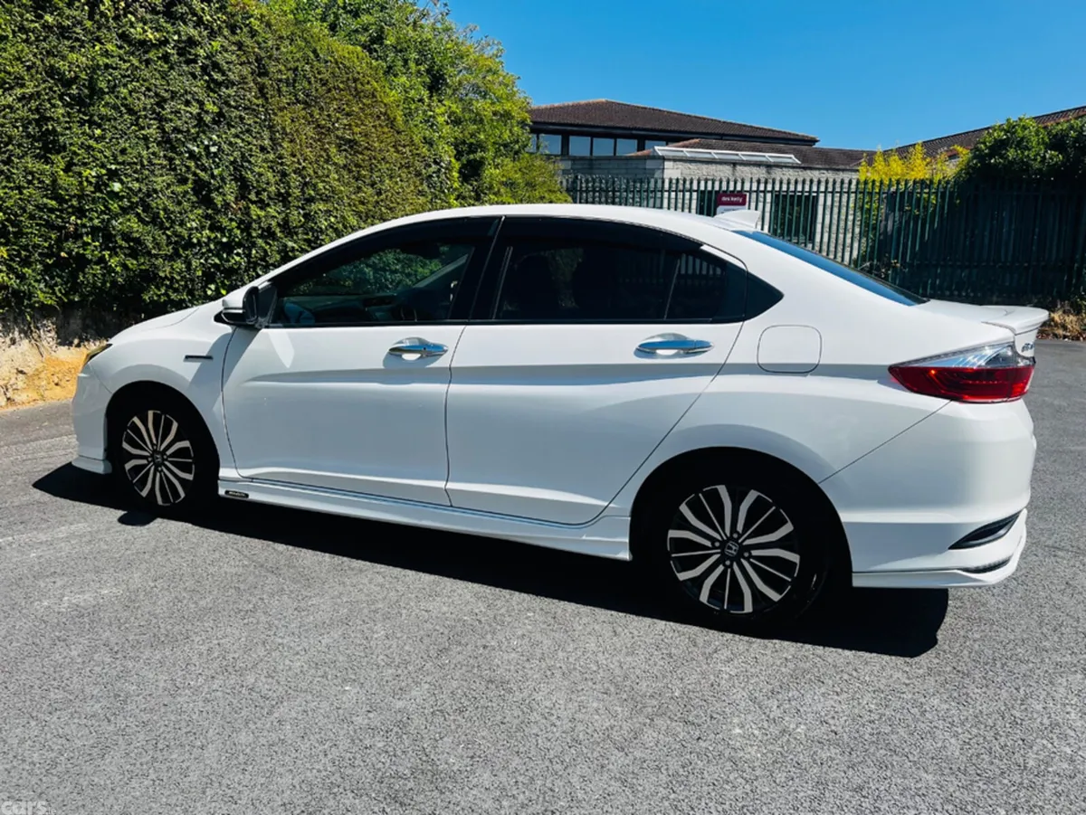 Honda Grace Other, Petrol Hybrid, 2018, White