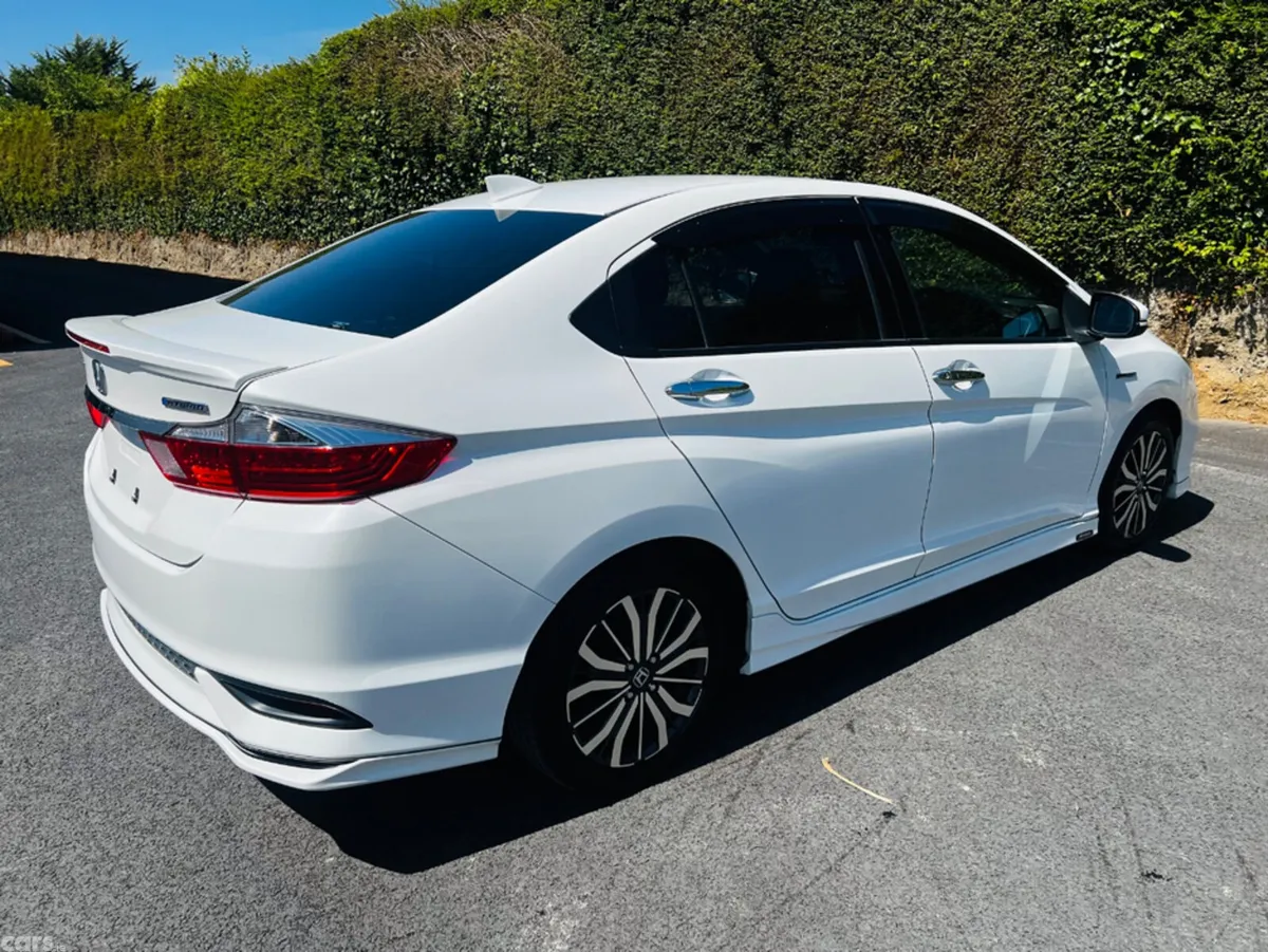 Honda Grace Other, Petrol Hybrid, 2018, White