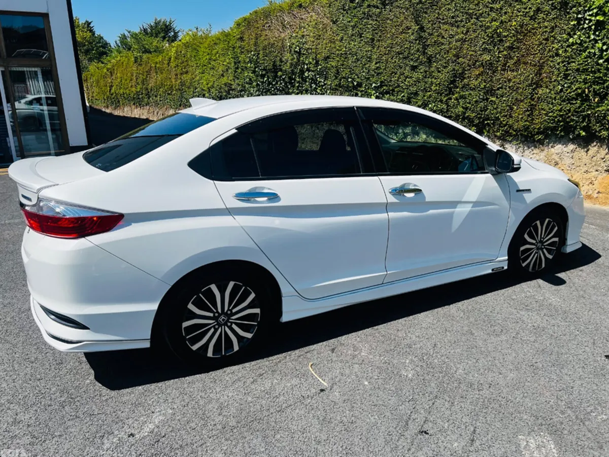 Honda Grace Other, Petrol Hybrid, 2018, White