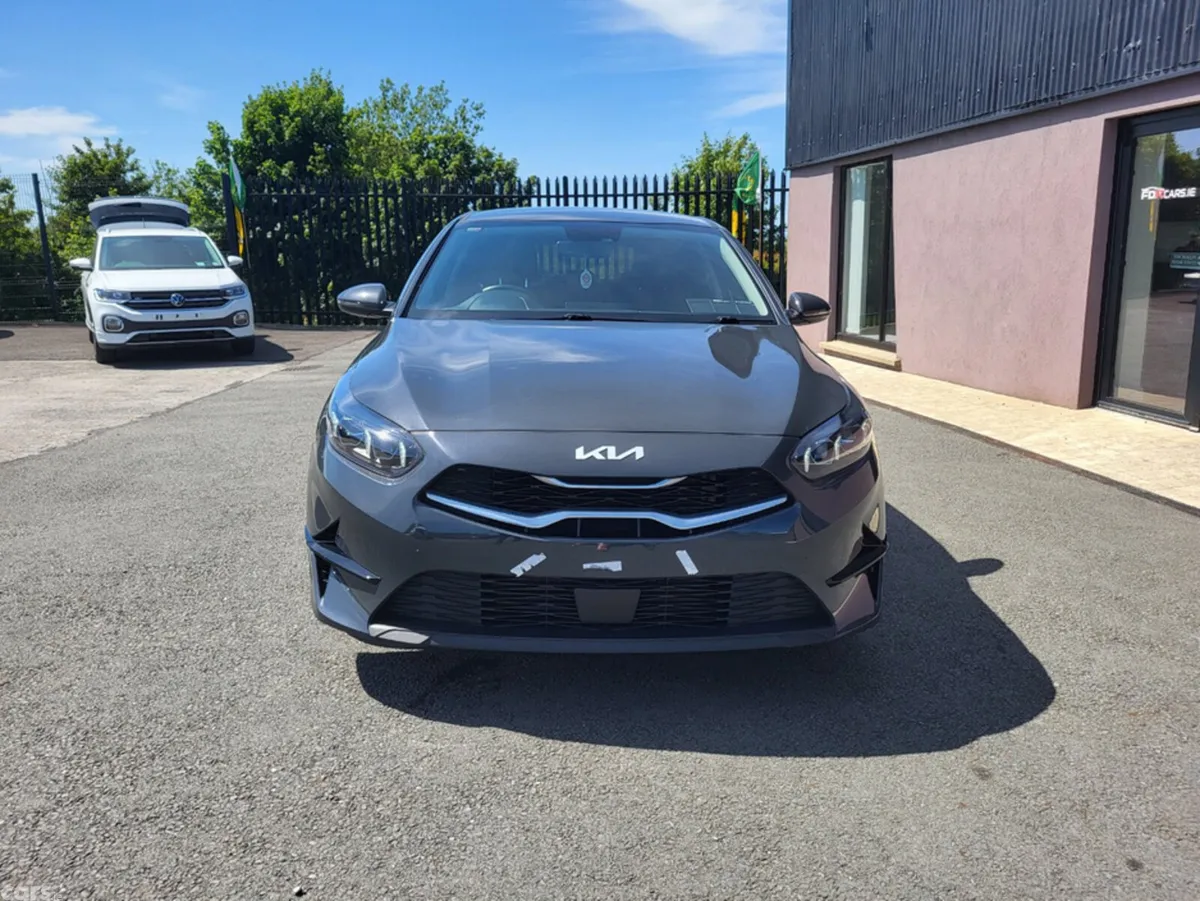 Kia Ceed Hatchback, Petrol, 2023, Grey